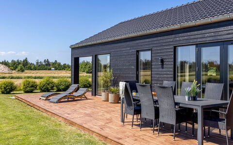 Syni - 450M from the Sea: Tetto, Casa, Porta, Villetta, Shade, Raccordo, Cortile, Estate, Backyard