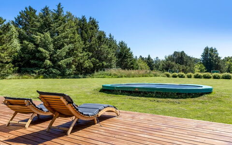 Syni - 450M from the Sea: Tetto, Casa, Porta, Villetta, Shade, Raccordo, Cortile, Estate, Backyard