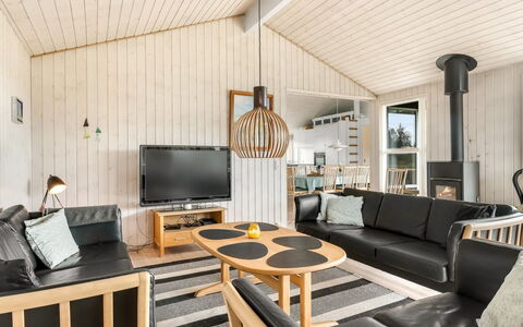 Juris - 950M from the Sea: Legna, Interior Design, Soffitto, Soggiorno, Casa, Camera, Divano, Lampada, Latifoglie