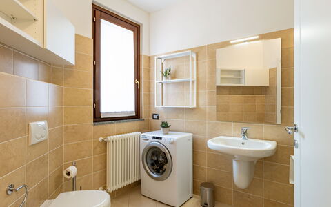 Re16 Regina: Marrone, Specchio, Lavandino Del Bagno, Idraulico Fixture, Rubinetto, Proprietà, Lavello, Bagno, Viola, Mobiletto Del Bagno