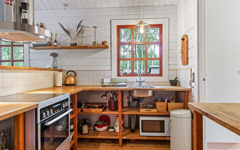 Barthi - 1.6Km from the Sea: Cucina, Pavimentazione, Controsoffitto, Mobilia, Interior Design, Elettrodomestico Da Cucina, Legna, Cabinetry, Soffitto, Pavimento