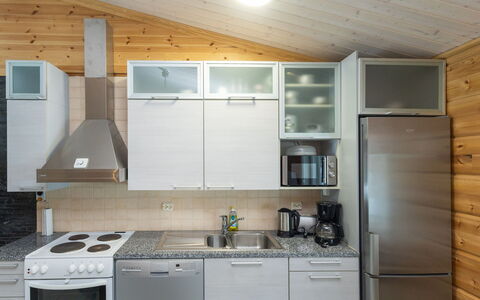 Kuukkelin Kehto: Elettrodomestico Da Cucina, Cucina, Controsoffitto, Apparecchio Major, Interior Design, Cabinetry, Elettrodomestico, Pavimentazione, Frigorifero, Legna