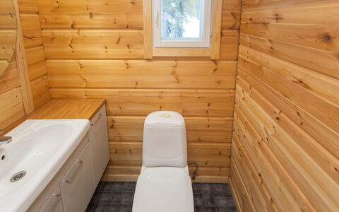 Kuukkelin Kehto: Pavimentazione, Legna, Toilet Seat, Gabinetto, Idraulico Fixture, Pavimento, Bagno, Idraulico, Color Legno, Lavandino Del Bagno