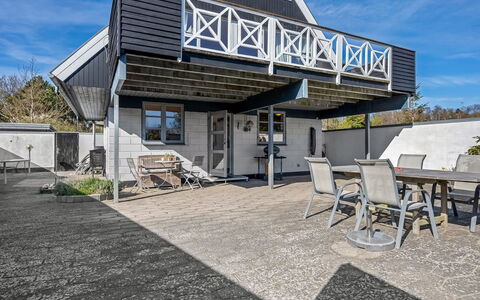 Eikka - 100M from the Sea: Architettura, Tetto, Casa, Villetta, Shade, Estate, Raccordo, Portico, Deck
