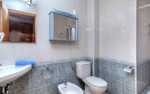 Cap Ras Ii: Bagno, Proprietà, Camera, Gabinetto, Interior Design, Architettura, Immobiliare, Idraulico Fixture, Piastrella, Parete