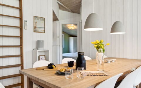 Amiira - 500M from the Sea: Cucina, Controsoffitto, Elettrodomestico Da Cucina, Pavimentazione, Cabinetry, Interior Design, Apparecchio Major, Pavimento, Casa, Mobilia