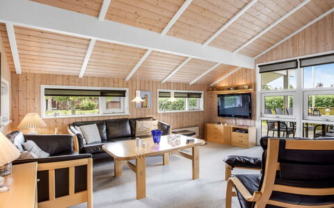 Maira - from the Sea: Legna, Casa, Villetta, Soffitto, Porta, Portico, Latifoglie, Color Legno, Shade