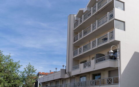 Les Terrasses de Beaupré: Costruzione, Cielo, Nube, Palazzone, Urban Design, Finestra, Albero, Condominio, Casa, Facciata