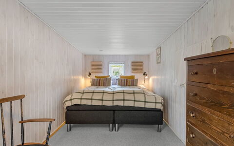 Antonie - 700M from the Sea: Pavimentazione, Legna, Pavimento, Interior Design, Soffitto, Mobilia, Camera, Camera Da Letto, Latifoglie, Letto