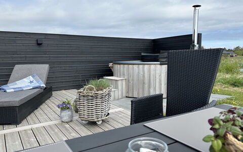 Frithbjorn - 900M from the Sea: Legna, Casa, Portico, Deck, Latifoglie, Tetto, Color Legno, Pavimento In Legno, Eco Hotel