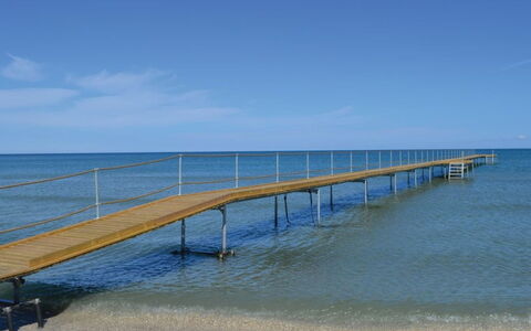 Frithbjorn - 900M from the Sea: Legna, Casa, Portico, Deck, Latifoglie, Tetto, Color Legno, Pavimento In Legno, Eco Hotel