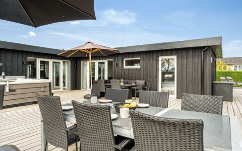 Tonna - from the Sea: Legna, Casa, Portico, Deck, Latifoglie, Tetto, Color Legno, Pavimento In Legno, Eco Hotel