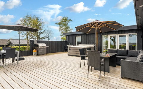 Tonna - from the Sea: Legna, Casa, Portico, Deck, Latifoglie, Tetto, Color Legno, Pavimento In Legno, Eco Hotel