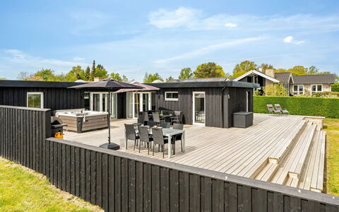 Tonna - from the Sea: Legna, Casa, Portico, Deck, Latifoglie, Tetto, Color Legno, Pavimento In Legno, Eco Hotel