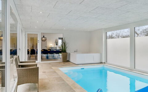 Marinus - 800M from the Sea: Tetto, Casa, Porta, Villetta, Shade, Raccordo, Cortile, Estate, Backyard
