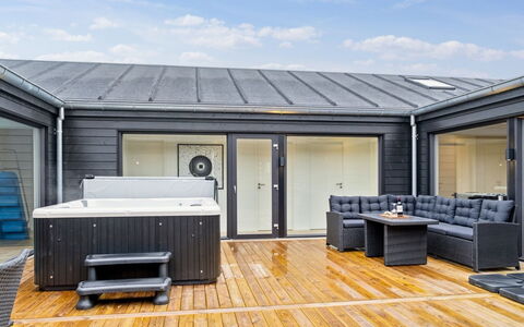 Marinus - 800M from the Sea: Tetto, Casa, Porta, Villetta, Shade, Raccordo, Cortile, Estate, Backyard