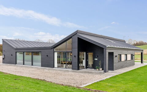 Marinus - 800M from the Sea: Tetto, Casa, Porta, Villetta, Shade, Raccordo, Cortile, Estate, Backyard