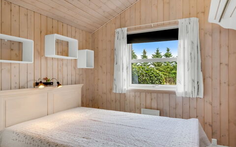 Lari - 600M from the Sea: Camera Da Letto, Letto, Interior Design, Legna, Soffitto, Mobilia, Bedding, Lenzuolo, Pavimentazione, Pavimento