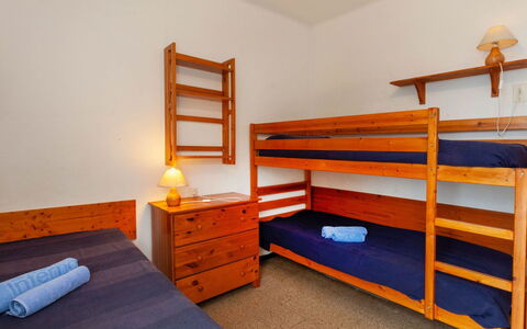 Villa Cassiopee: Letto A Castello, Mobilia, Cabinetry, Legna, Telaio Del Letto, Comfort, Casa, Letto, Costruzione, Pavimento