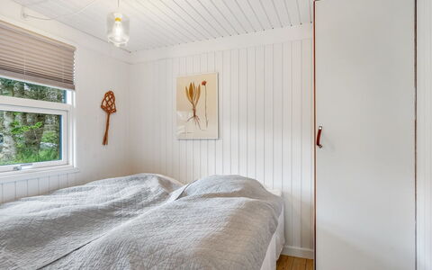 Mintha - 400M from the Sea: Legna, Pavimentazione, Camera Da Letto, Pavimento, Soffitto, Interior Design, Letto, Lenzuolo, Bedding, Camera
