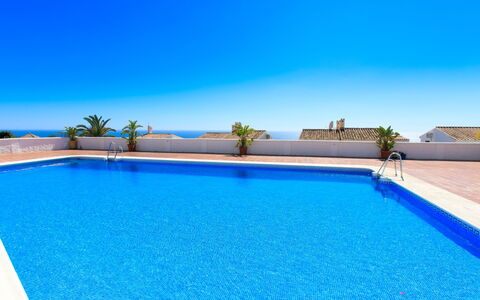 Lind: Acqua, Cielo, Pianta, Proprietà, Piscina, Blu, Azzurro, Rettangolo, Shade, Architettura