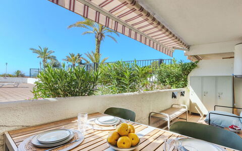 Loft Cau: Mobilia, Appartamento, Shade, Sedia, Balcone, Ricorrere, Mobili Da Esterno, Eco Hotel, Pianta Della Casa