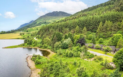 Loch Lochy Retreat: Geografia Montane, Montagna, Collina, Paesaggio Naturale, Highland, Paesaggio, Banca, Hill Station, Alveo, Catena Montuosa