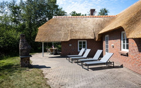 Ejvi - 4Km from the Sea: Thatching, Tetto, Villetta, Mobili Da Esterno, Sedia, Brick, Shade, Latifoglie, Agriturismo