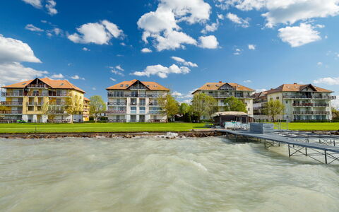 Miralago: Nube, Cielo, Acqua, Costruzione, Finestra, Casa, Albero, Paesaggio, Paesaggio Naturale, Urban Design