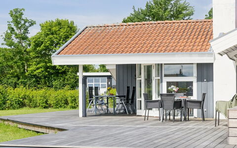 Nahele - 150M from the Sea: Mobilia, Interior Design, Pavimentazione, Pavimento, Soffitto, Camera, Sedia, Tavolo, Appartamento, Cucina & Sala Da Pranzo Tavolo
