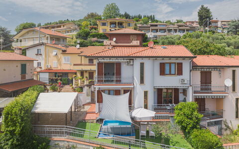 Casa Lorena: Pianta, Nube, Cielo, Costruzione, Proprietà, Finestra, Albero, Casa, Urban Design, Architettura