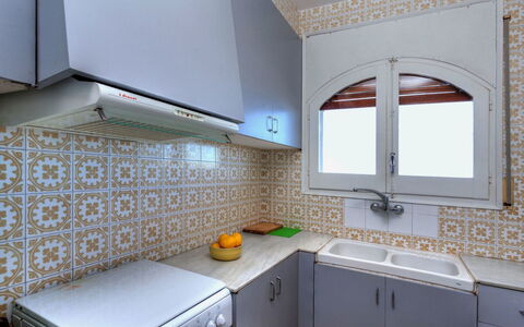 Llançà 603: Camera, Controsoffitto, Proprietà, Piastrella, Cabinetry, Interior Design, Mobilia, Lavello, Cucina, Costruzione