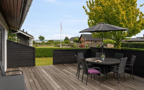 Thorward - 100M from the Sea: Legna, Casa, Portico, Deck, Latifoglie, Tetto, Color Legno, Pavimento In Legno, Eco Hotel