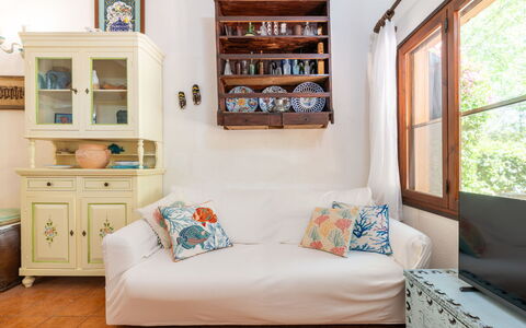 Cordolino Blu: Mobilia, Proprietà, Finestra, Mensola, Divano, Azzurro, Legna, Costruzione, Interior Design, Comfort