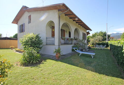 Casa Il Prato: Pianta, Cielo, Proprietà, Costruzione, Finestra, Albero, Lotto, Porta, Villetta, Casa