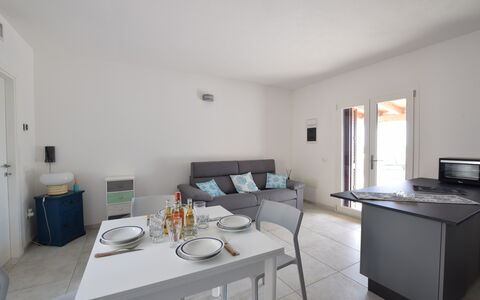 Villa Del Sole In Budoni Sea View: Tavolo, Mobilia, Costruzione, Finestra, Sedia, Interior Design, Tavola, Casa