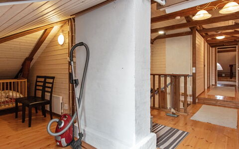 Kaislajärven Huvila: Mobilia, Interior Design, Pavimentazione, Pavimento, Tavolo, Soffitto, Cucina & Sala Da Pranzo Tavolo, Illuminazione, Sedia, Casa