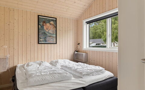 Vojdan - 600M from the Sea: Legna, Camera Da Letto, Letto, Lenzuolo, Interior Design, Bedding, Telaio Del Letto, Casa, Soffitto, Latifoglie
