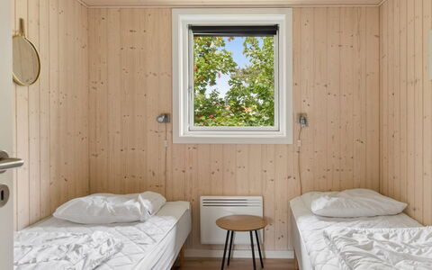Vojdan - 600M from the Sea: Legna, Pavimento, Pavimentazione, Camera Da Letto, Color Legno, Plank, Soffitto, Latifoglie, Letto, Pavimento In Legno