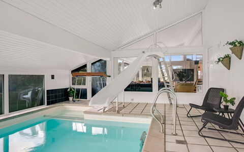 Annlisa - 1Km from the Sea: Piscina, Materiale Composito, Ricorrere, Soffitto, Design, Hotel, Latifoglie, Eco Hotel, Villa, Pianta Della Casa