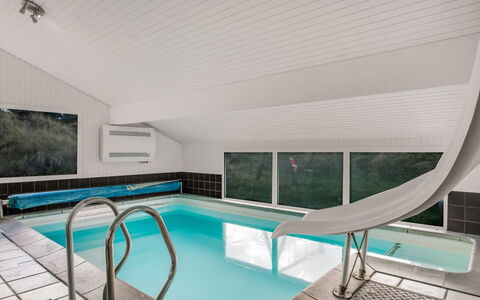 Annlisa - 1Km from the Sea: Pavimentazione, Mobilia, Interior Design, Piscina, Pavimento, Soffitto, Ricorrere, Hotel, Design, Eco Hotel