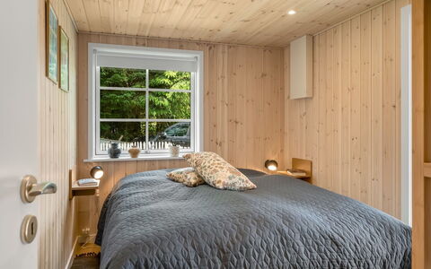 Jenvold - 1.5Km from the Sea: Interior Design, Legna, Pavimentazione, Camera Da Letto, Soffitto, Pavimento, Letto, Mobilia, Camera, Lenzuolo