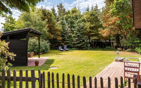 Jenvold - 1.5Km from the Sea: Legna, Arbusto, Giardino, Lotto, Shade, Prato, Backyard, Cortile, Landscaping, Villetta