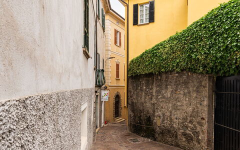 Gravedona 786: Finestra, Manto Stradale, Costruzione, Pianta, Legna, Quartiere, Parete, Pavimentazione, Casa