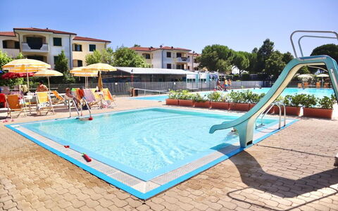 Suite Mareconero: Cielo, Acqua, Piscina, Pianta, Azzurro, Costruzione, Mobili Da Esterno, Albero, Shade, Casa