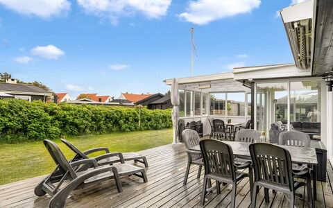 Myrte - 300M from the Sea: Casa, Tetto, Architettura, Portico, Casa, Zona Residenziale, Porta, Deck, Shade, Estate