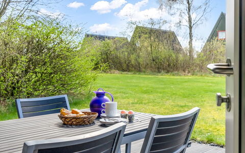 Erly - 18Km to the Fjord: Blu, Arbusto, Villetta, Groundcover, Giardino, Estate, Shade, Landscaping, Agriturismo, Eco Hotel