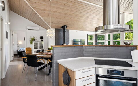 Gunva - 30Km from the Sea: Cucina, Interior Design, Mobilia, Pavimentazione, Controsoffitto, Lampada, Legna, Soffitto, Elettrodomestico Da Cucina, Elettrodomestico