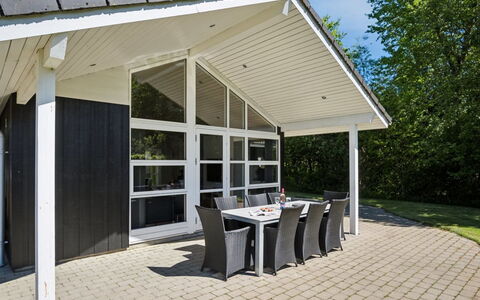 Gunva - 30Km from the Sea: Portico, Porta, Shade, Soffitto, Villetta, Struttura Esterna, Estate, Deck, Cortile, Latifoglie