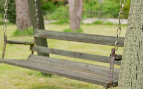 Gabi - 30Km from the Sea: Legna, Swing, Panchina, Groundcover, Tronco, Woody Impianto, Giardino, Parco, Shade, Prato